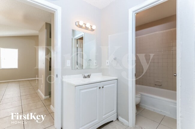 Building Photo - 10404 Oliver Ln