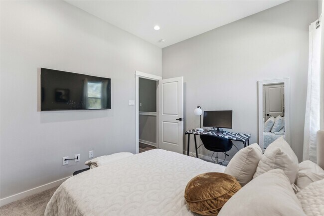 Building Photo - 405 Stonework Garden Ln