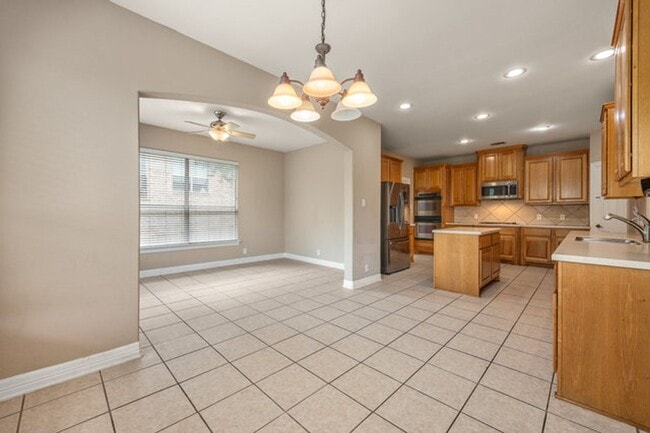 Building Photo - Spacious 2 Story 5 Bedroom , 4 full bathrooms located in Stone Oak!