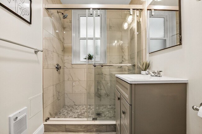 Building Photo - 481 Beacon St