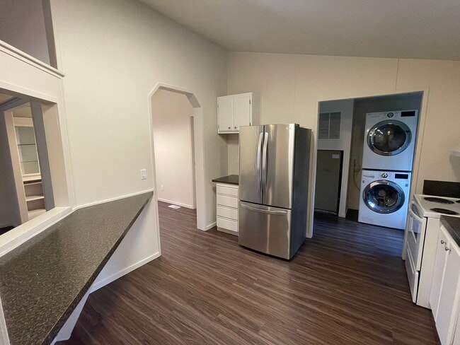 Building Photo - Lovely 3 Bedroom Home out of Town!