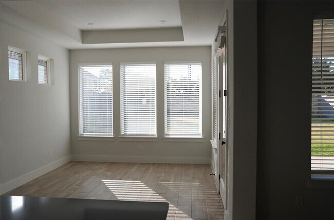 Building Photo - 3812 Mercer Rd