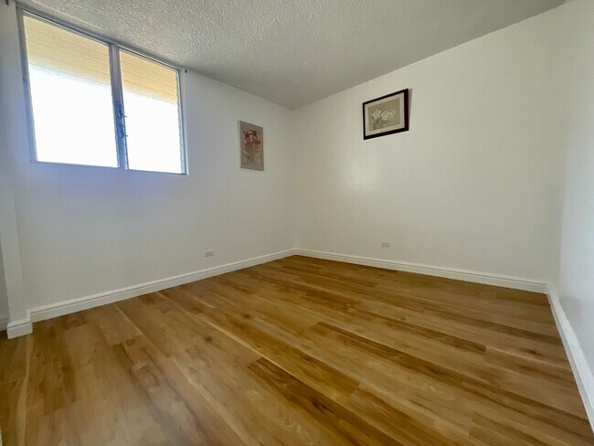 Building Photo - Convenient 2/2/1 with Lanai