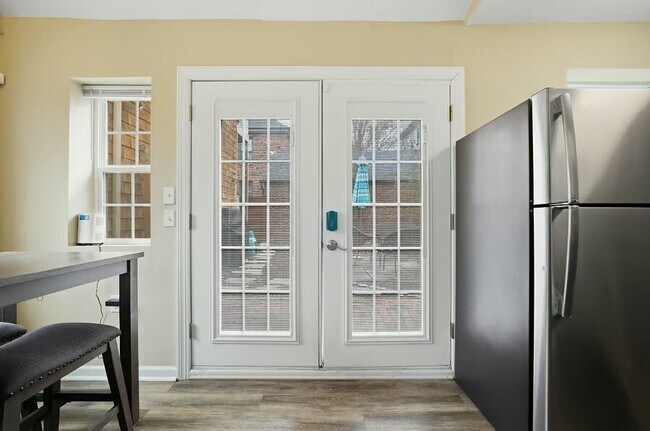 Building Photo - 831 Gates Ave