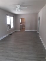 Building Photo - 402 Henry St