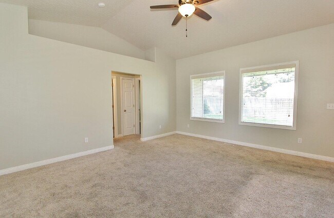 Building Photo - 705 Spruce Creek Dr