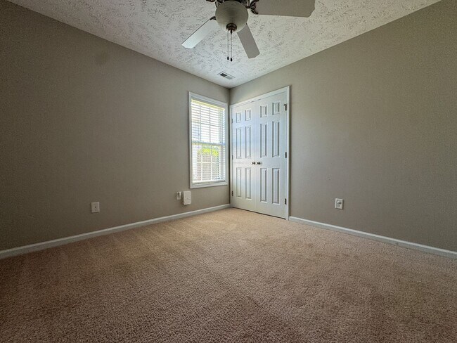 Building Photo - Lovely 4 Bed 2 Bath Home in West Gate