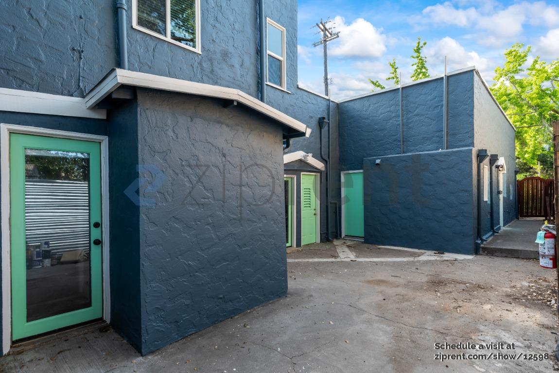 Building Photo - Unit A