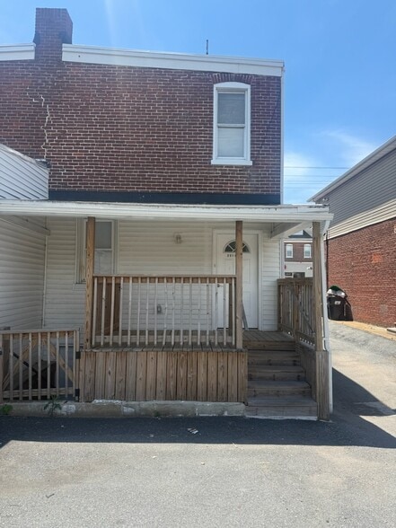 Building Photo - 2911 Lancaster Ave
