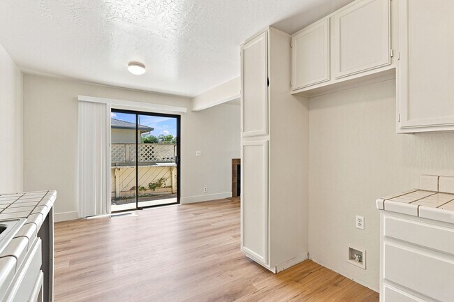 Building Photo - 224 Green Meadow Dr