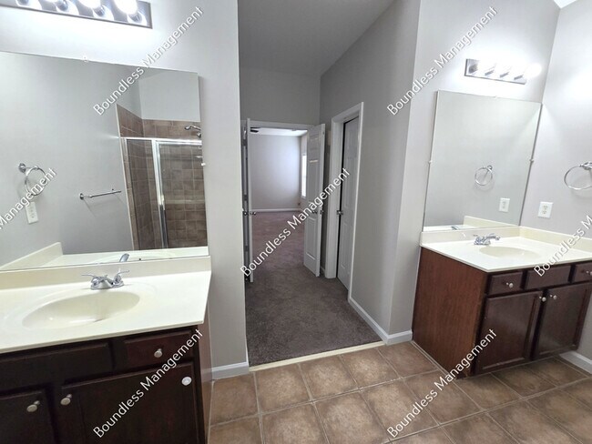 Building Photo - 2159 Somerset Pl SE