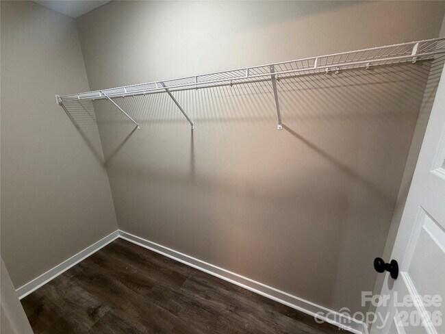 Building Photo - 620 W Bell St