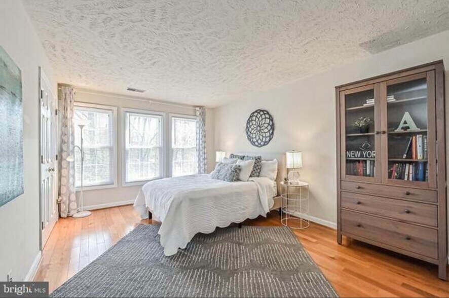 Bedroom also carpeted. - 12001 Ridge Knoll Dr