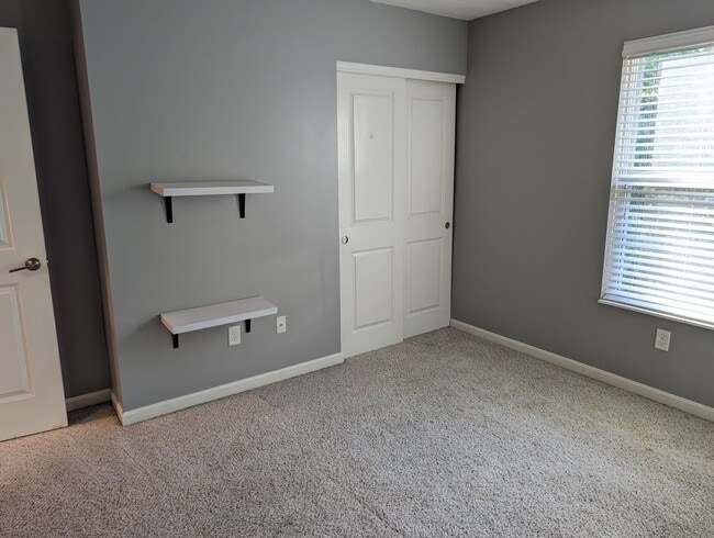 Building Photo - AVAILABLE NOW! Luxurious and Modern 3-4 Be...