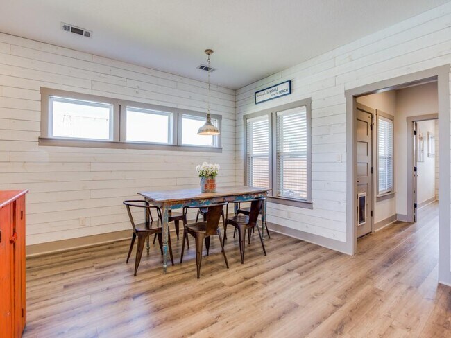Building Photo - 405 Carneros Dr