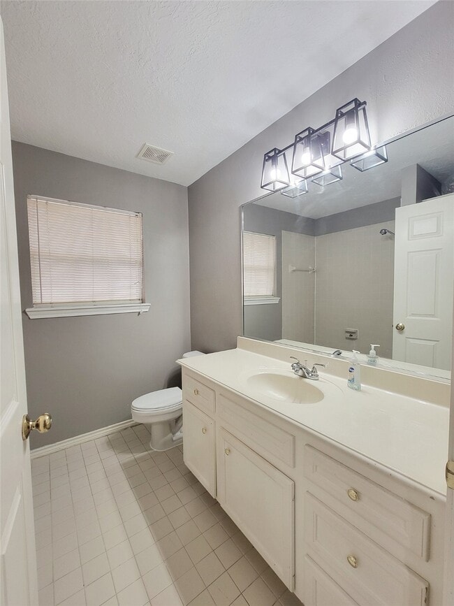 Building Photo - 309 Rolling Hills Dr W