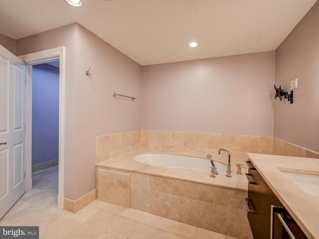 Building Photo - 801 Key Hwy