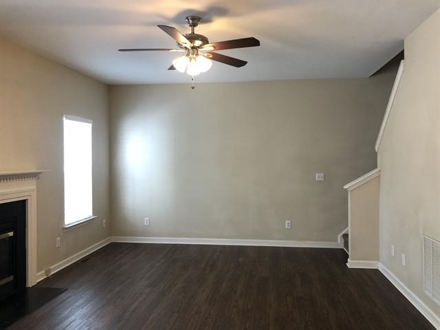 Building Photo - 612 Hanska Way
