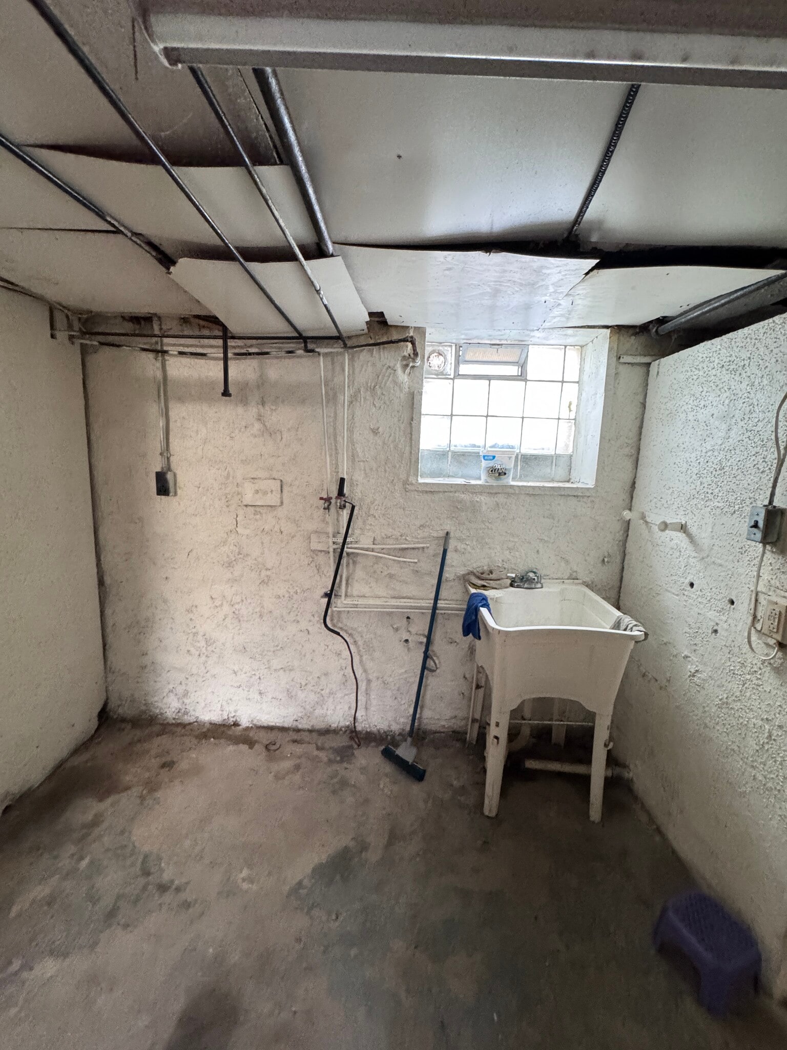 Basement (laundry hookup avail) - 24 Overhill Rd