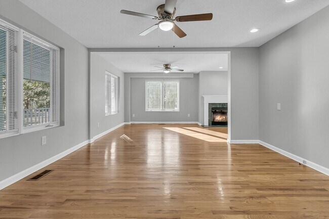 Building Photo - 5844 Hart Rd