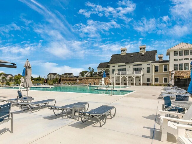 Building Photo - THREE LEVEL TOWN HOUSE IN KELLERTON