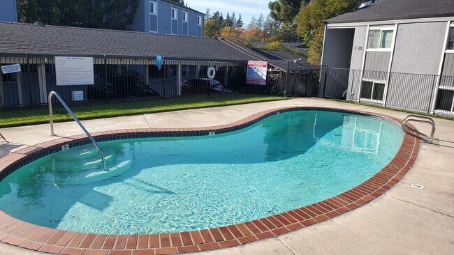 Building Photo - Spacious 2 Bedroom, 1 Bathroom Moraga Condo