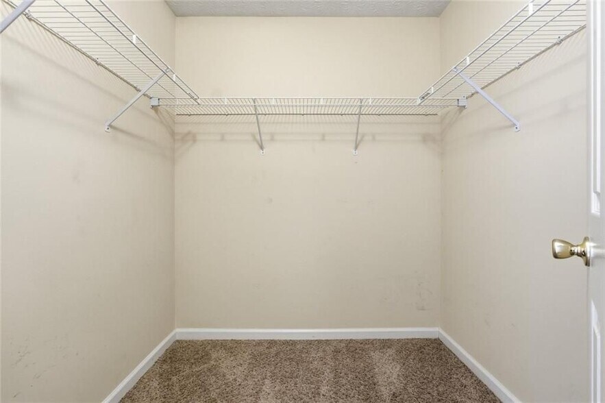 Building Photo - 2600 Avalon Pl