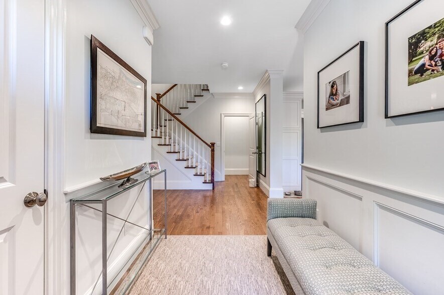 Building Photo - 56 Waverley Ave