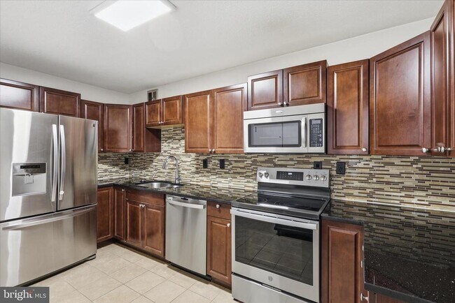 Building Photo - 309 Yoakum Pkwy