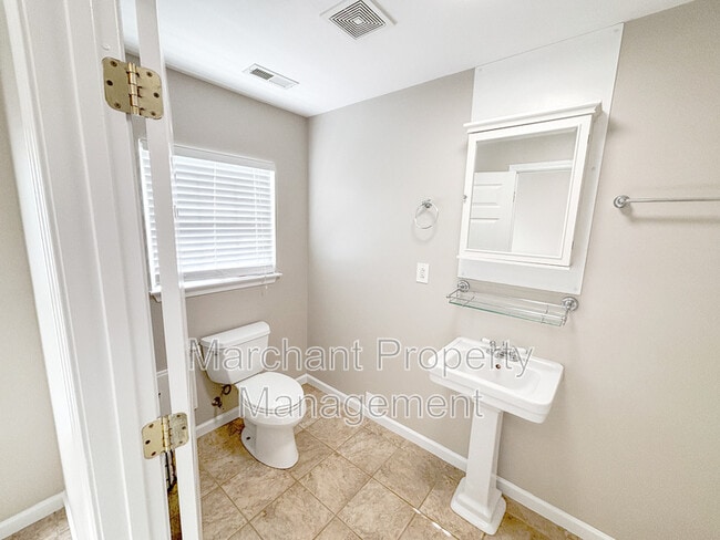 Building Photo - 317 Hunter Rd