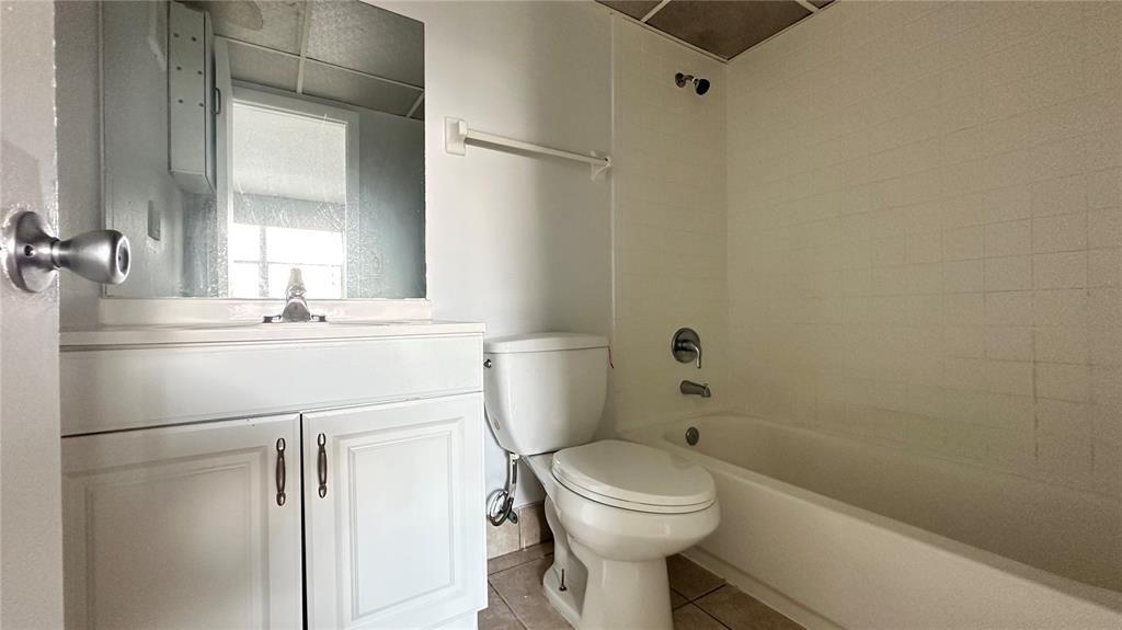 Building Photo - 8020 Fairview Dr