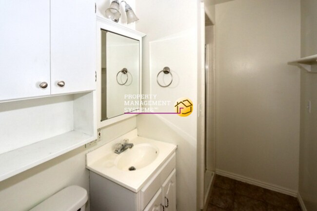 Building Photo - 4 Bedroom Cottonwood Heights Home