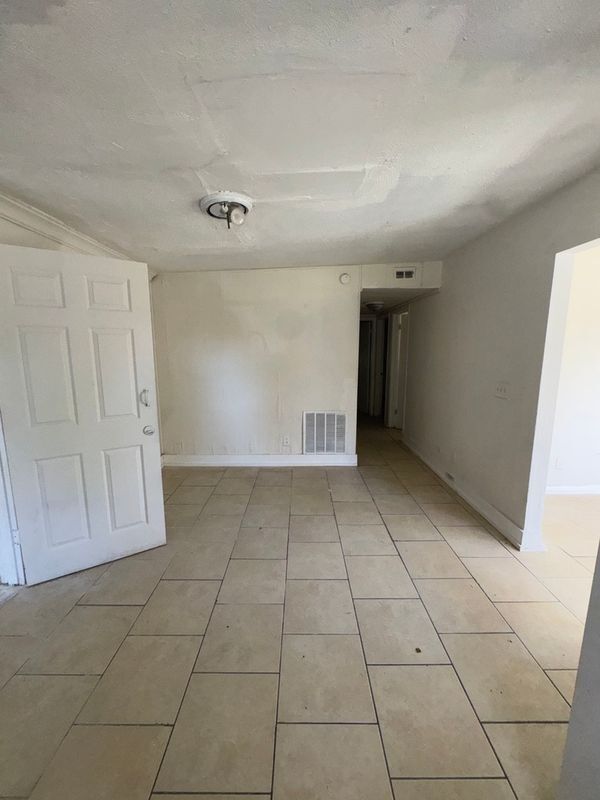 Building Photo - 1637 E 15th St