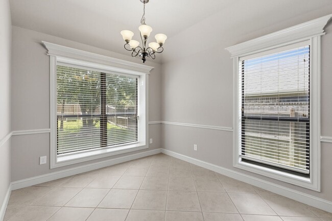 Building Photo - Spacious 3 Bed, 2 Bath House in Edelweiss Gartens Available Now!