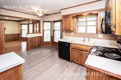 Building Photo - 11602 Monrovia-