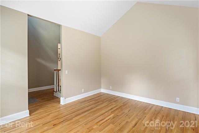 Building Photo - 904 Woodvine Rd