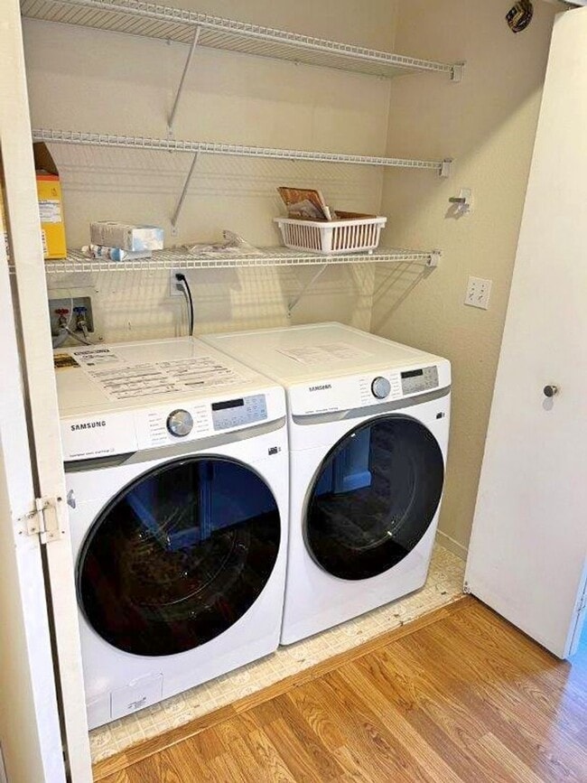 Building Photo - Modern 4 Bedroom 3 Bath Close to Marina Suisun City *Star Rentals