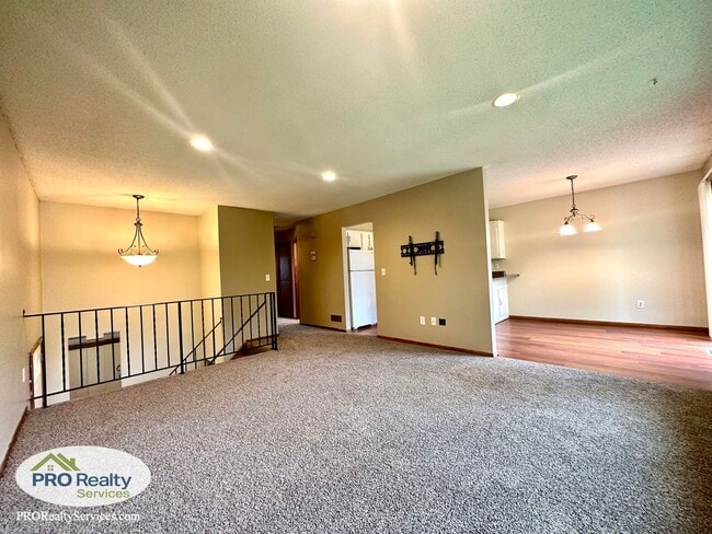 Building Photo - 3 Bedroom Home in Maple Grove