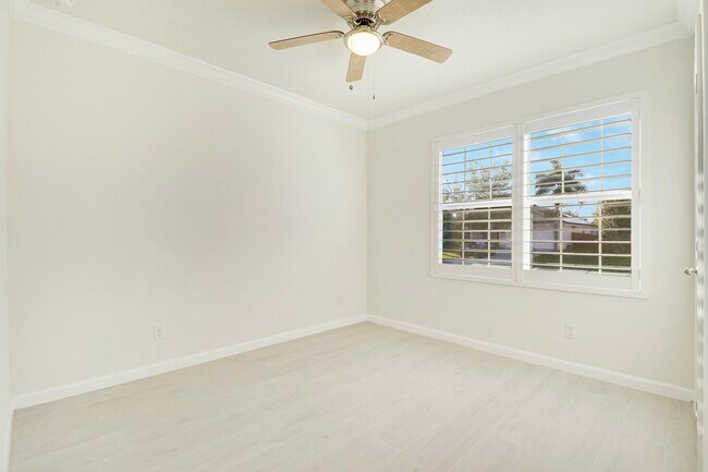 Building Photo - 1455 SW Bartell Ave