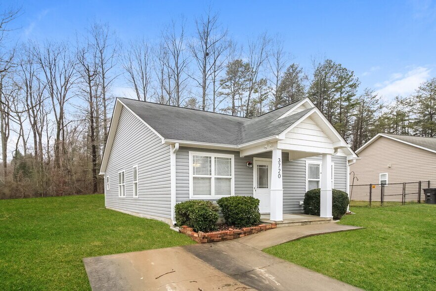 Building Photo - 3720 Cheshire Woods Dr