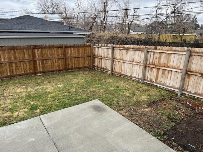 Building Photo - 100 S Kendall St