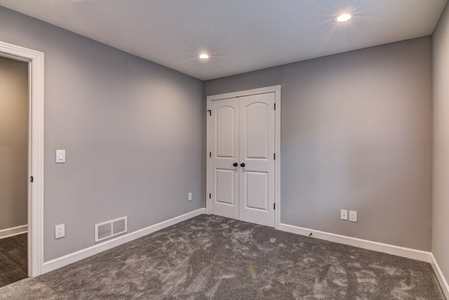 Building Photo - 1636 Charleston Dr