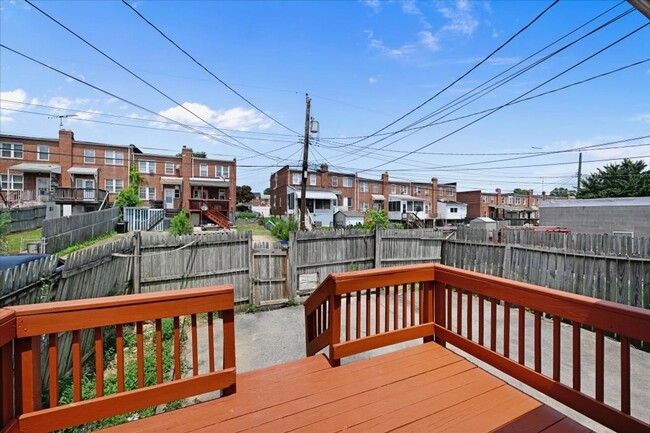 Building Photo - Gorgeous Two-Bedroom Townhome In Middle River
