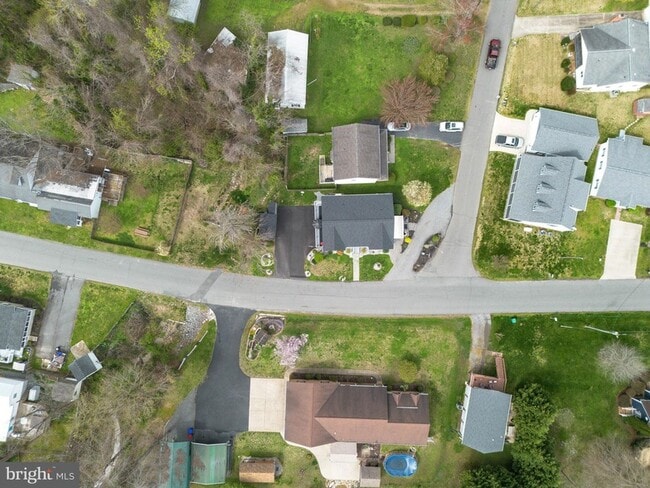 Building Photo - 6117 Riverview Dr