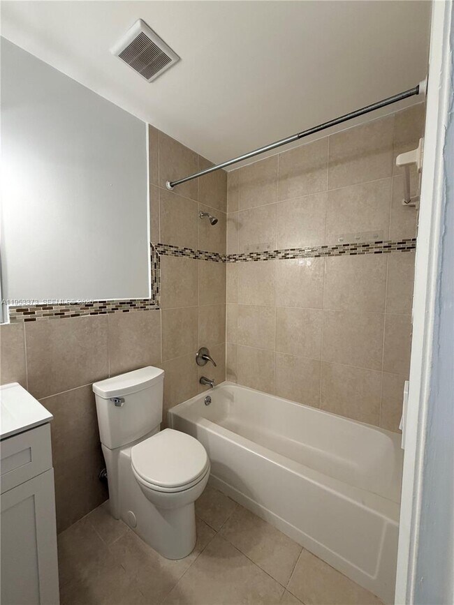 Building Photo - 20730 NE 8th Ct