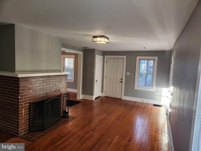 Building Photo - 114 N Pine St