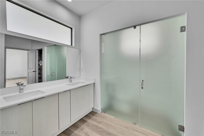 Building Photo - 1024 Halby Ave S