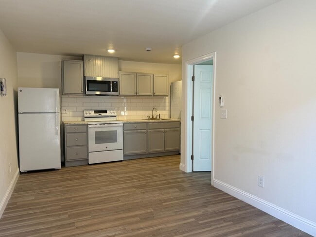 Building Photo - 1593 North Thorne Avenue