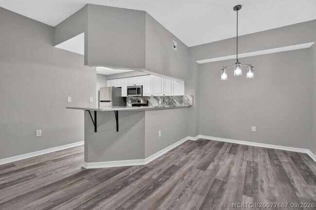 Building Photo - 3022 Alcazar Pl