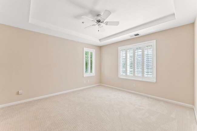 Building Photo - PARKSIDE LUXURY LIVING!